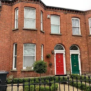 Upstairs - Private Kitchenette And Small En-suite Apartment Dublin