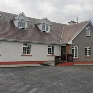 Holiday home Spacious 6-bed House 10 Minutes From Knock Airport, Ballaghaderreen