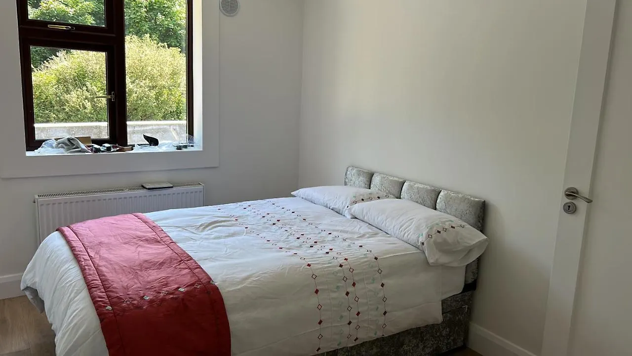Remarkable 4-Bed House In ウェストポート