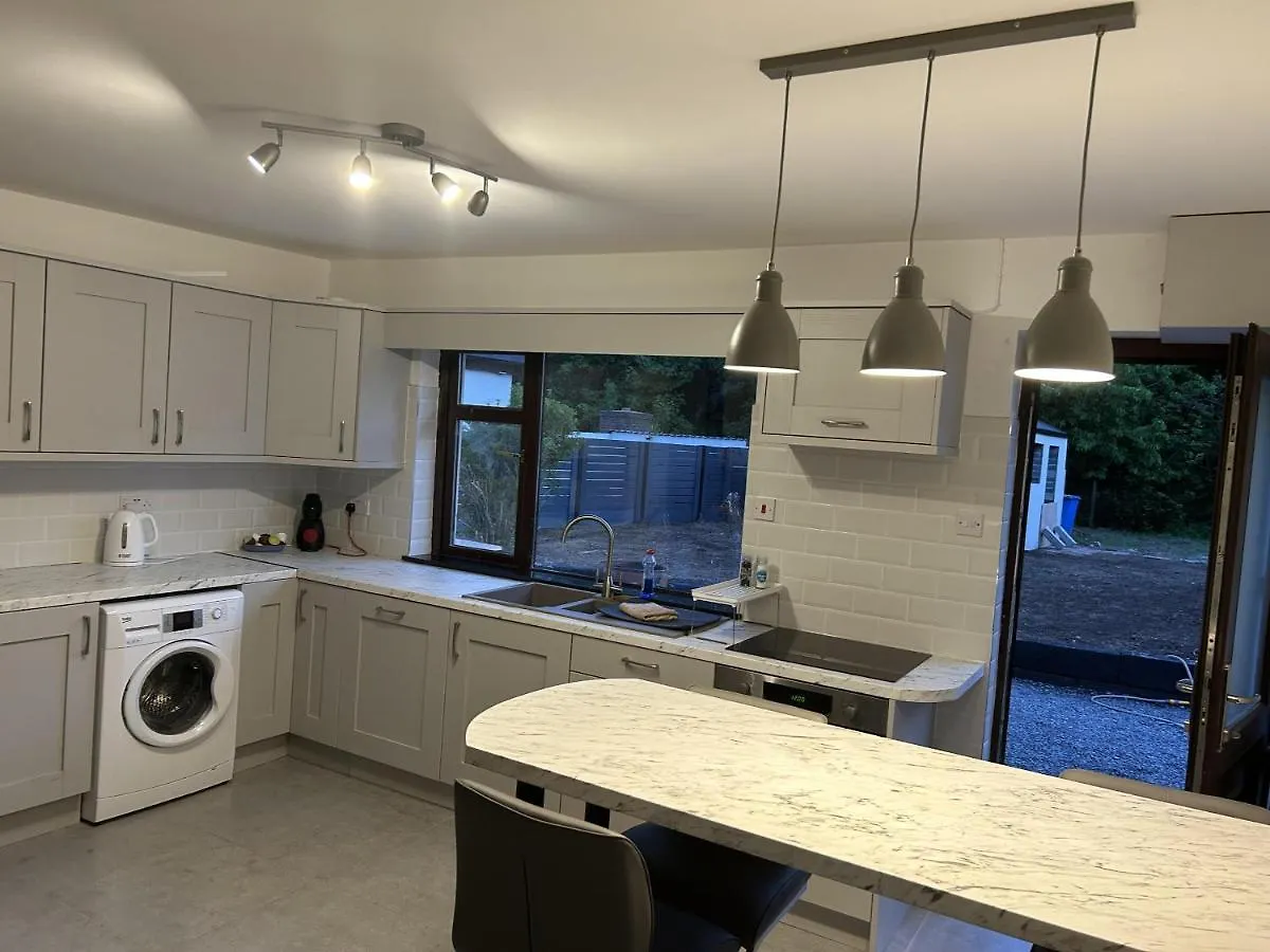 別荘 Remarkable 4-Bed House In ウェストポート